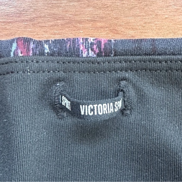 Victoria’s Secret Knockout Crop Leggings - Picture 3 of 4